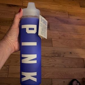 NWT VS PINK 20oz WATER BOTTLE WITH SILICONE SLEEVE